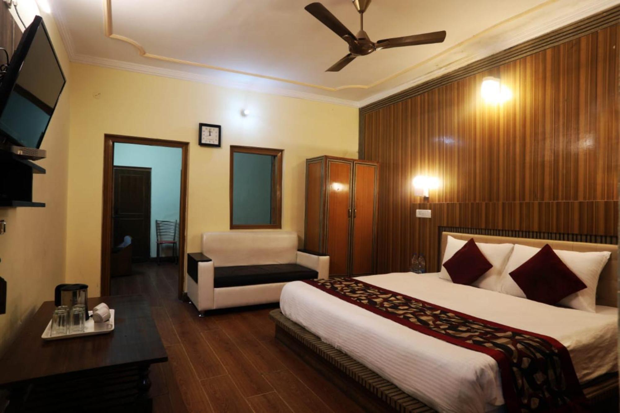 Goroomgo Moon Nainital Near Naini Lake - Parking & Lift Facilities -Hygiene And Spacious Room - Best Seller Extérieur photo