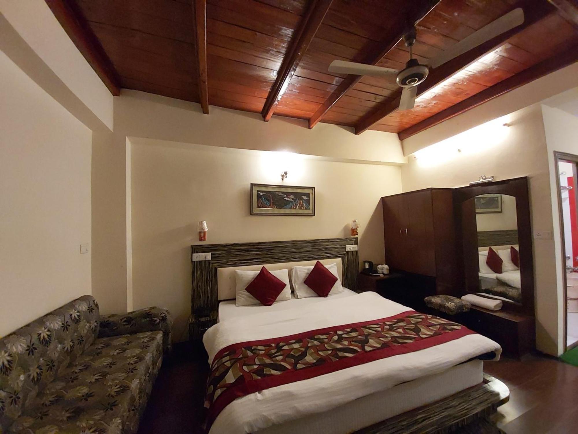 Goroomgo Moon Nainital Near Naini Lake - Parking & Lift Facilities -Hygiene And Spacious Room - Best Seller Extérieur photo