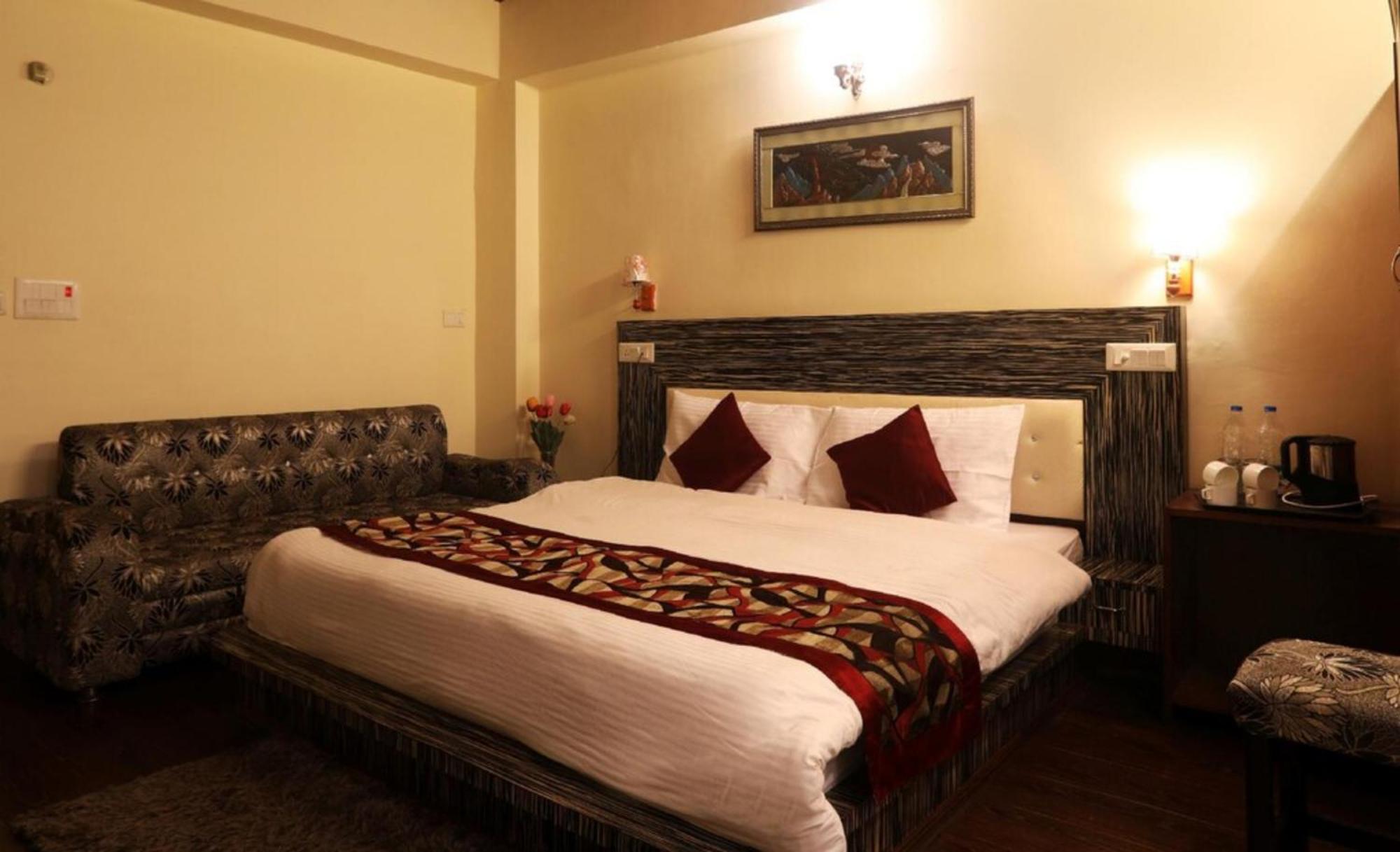 Goroomgo Moon Nainital Near Naini Lake - Parking & Lift Facilities -Hygiene And Spacious Room - Best Seller Extérieur photo