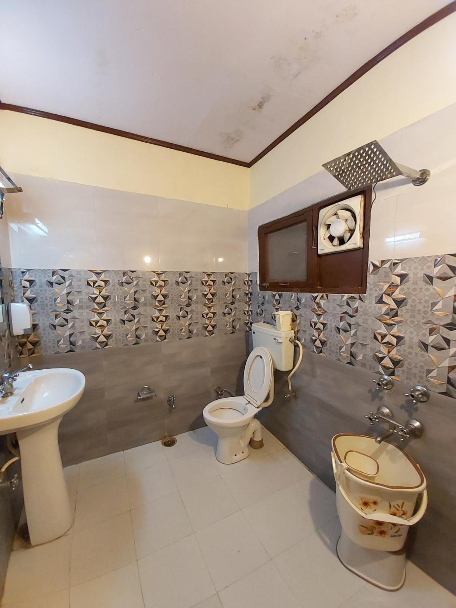Goroomgo Moon Nainital Near Naini Lake - Parking & Lift Facilities -Hygiene And Spacious Room - Best Seller Extérieur photo