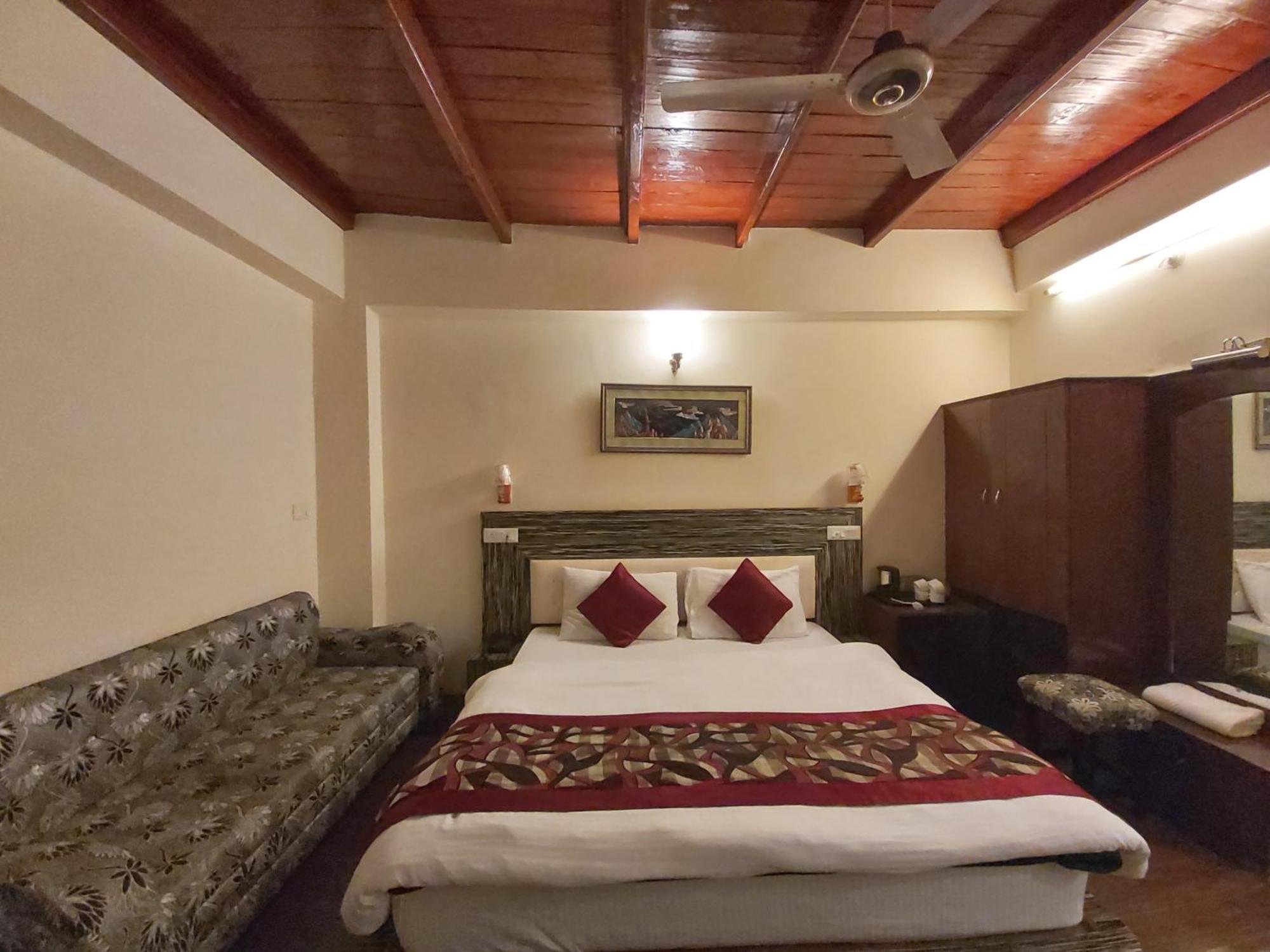 Goroomgo Moon Nainital Near Naini Lake - Parking & Lift Facilities -Hygiene And Spacious Room - Best Seller Extérieur photo